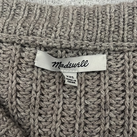 excellent condition knit sweater - Picture 2 of 5